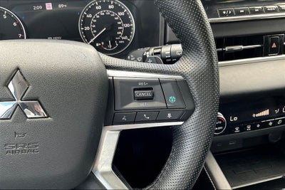 2023 Mitsubishi Outlander SE