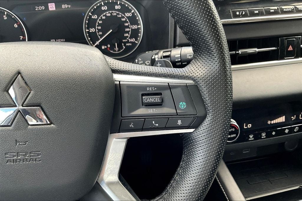 2023 Mitsubishi Outlander SE