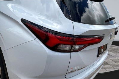2023 Mitsubishi Outlander SE