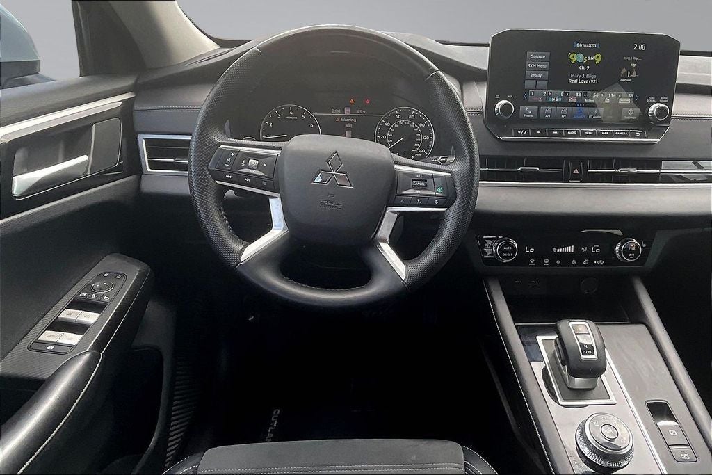 2023 Mitsubishi Outlander SE