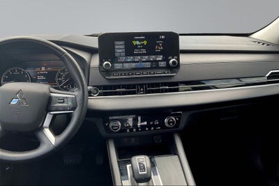 2023 Mitsubishi Outlander SE