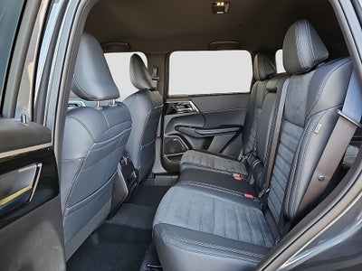 2026 Mitsubishi Outlander LE