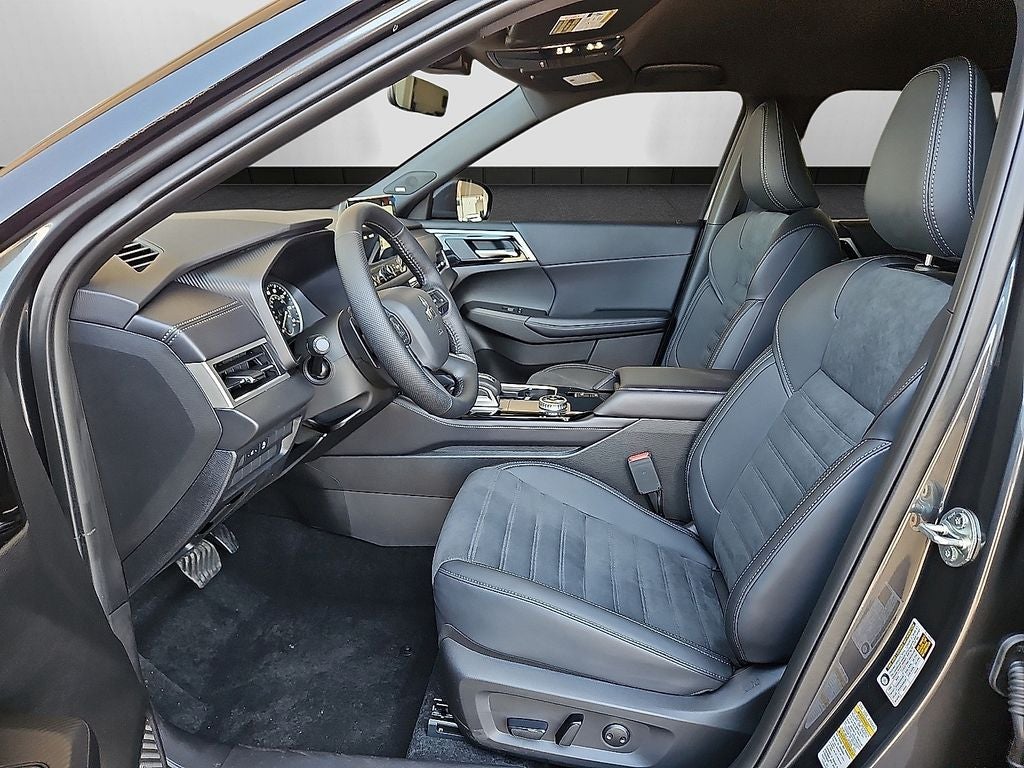 2026 Mitsubishi Outlander LE