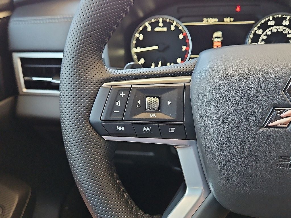 2026 Mitsubishi Outlander LE