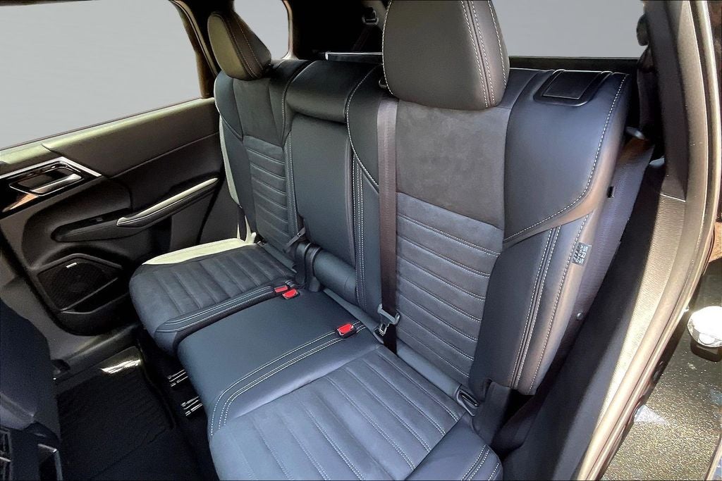 2026 Mitsubishi Outlander LE