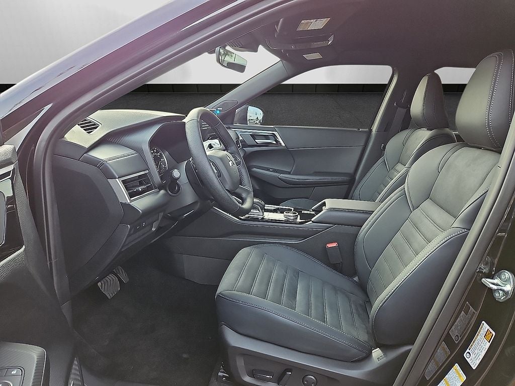 2026 Mitsubishi Outlander LE