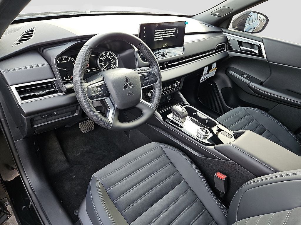 2026 Mitsubishi Outlander LE