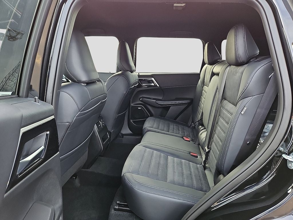 2026 Mitsubishi Outlander LE