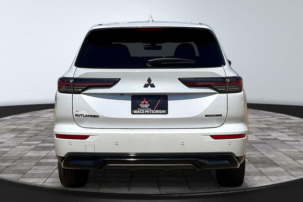 2026 Mitsubishi Outlander LE