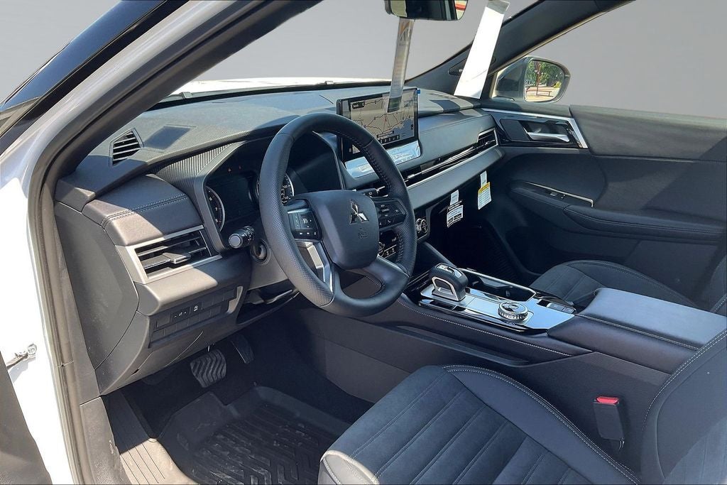 2026 Mitsubishi Outlander LE