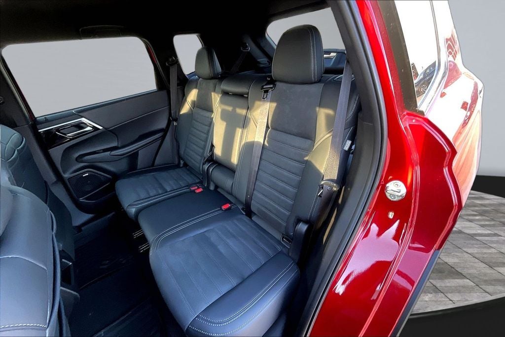 2026 Mitsubishi Outlander LE