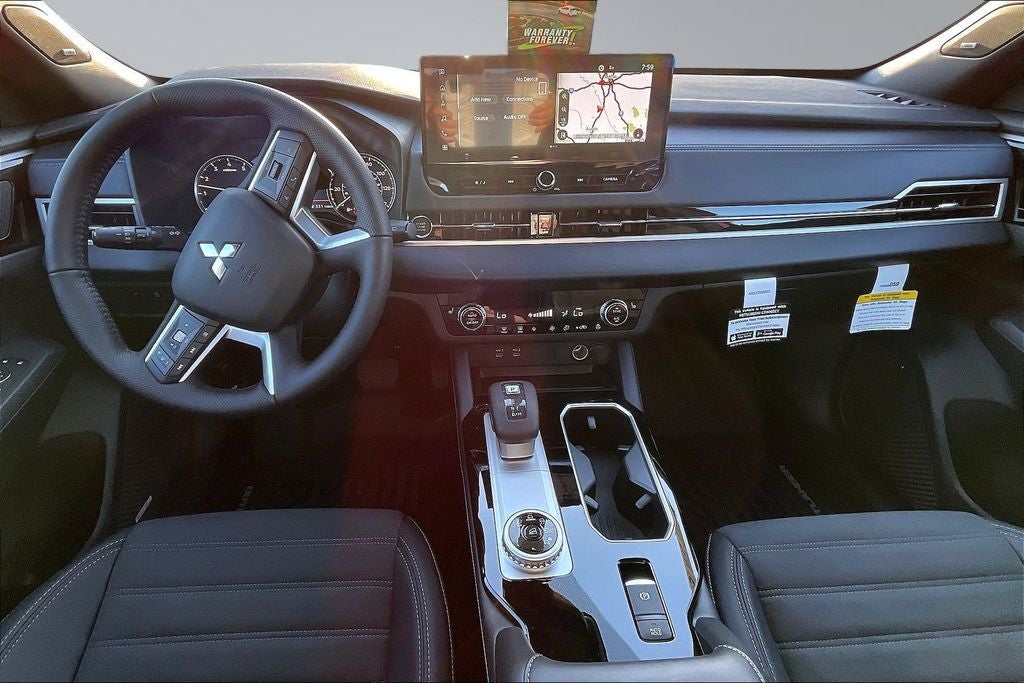 2026 Mitsubishi Outlander LE