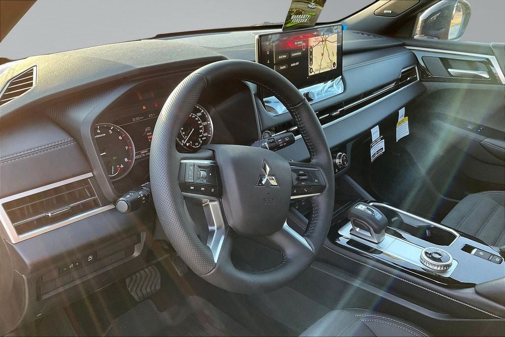 2026 Mitsubishi Outlander LE