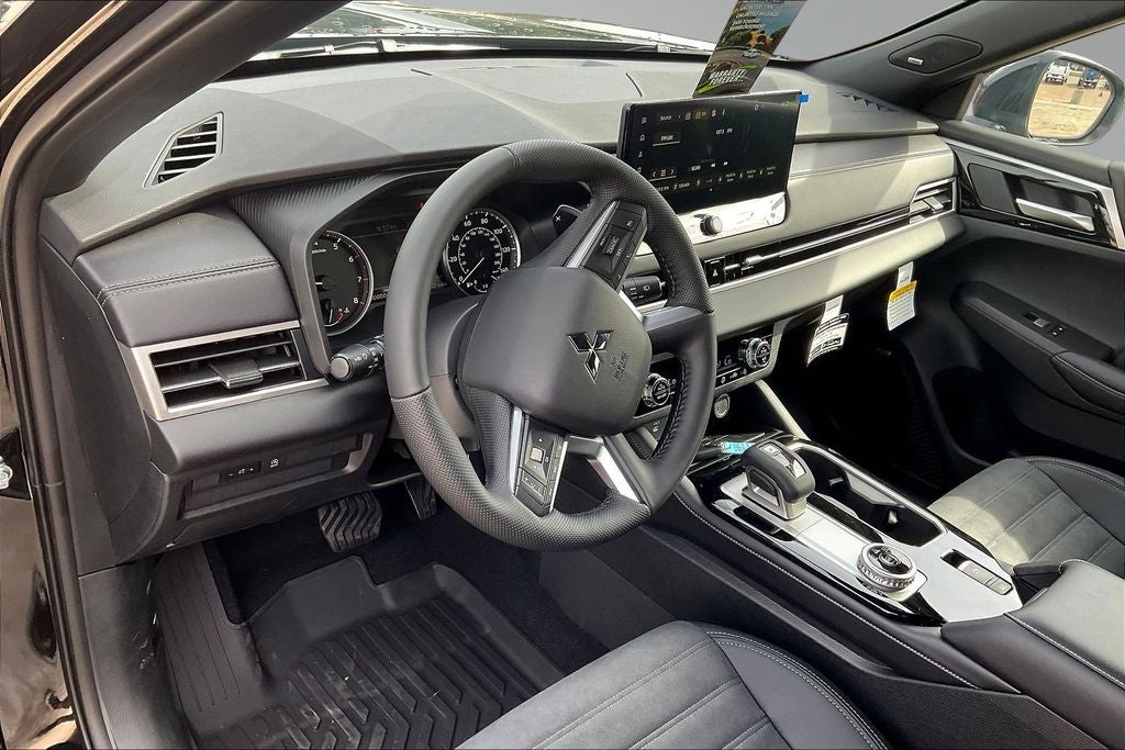 2026 Mitsubishi Outlander LE