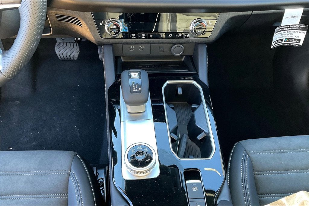 2026 Mitsubishi Outlander LE