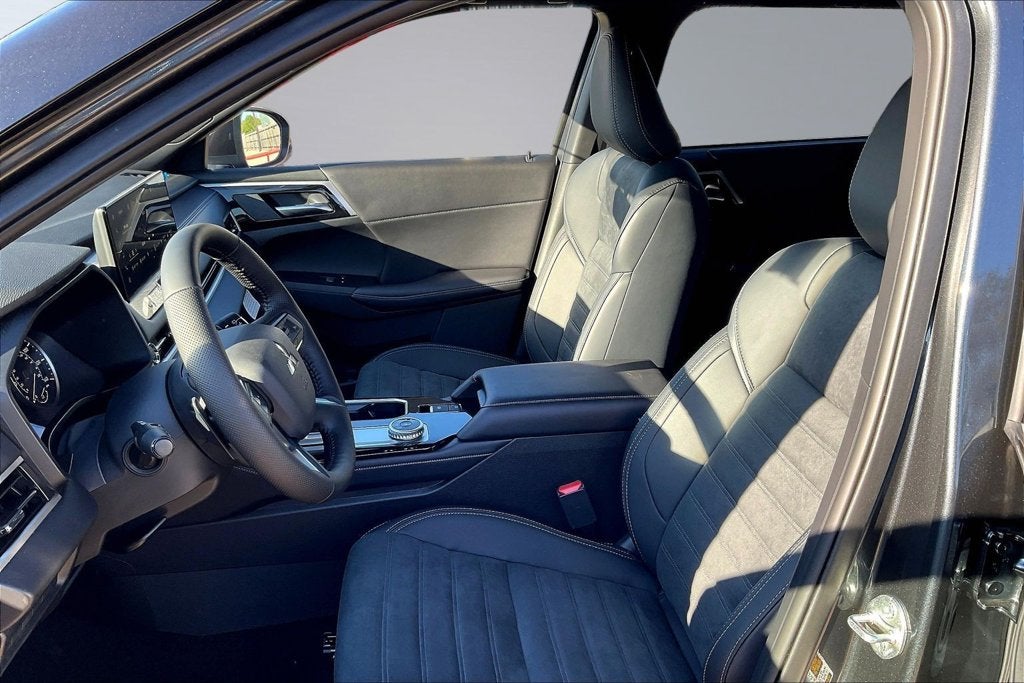 2026 Mitsubishi Outlander LE