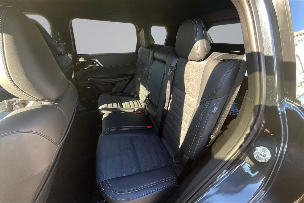 2026 Mitsubishi Outlander LE
