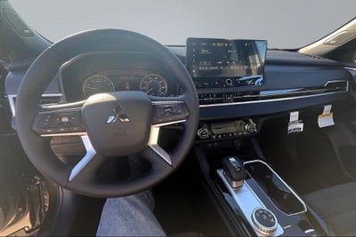 2026 Mitsubishi Outlander LE