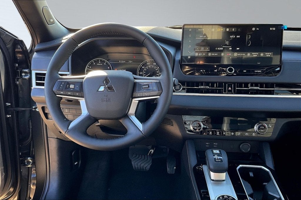 2026 Mitsubishi Outlander LE