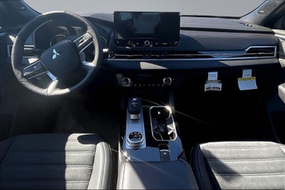 2026 Mitsubishi Outlander LE