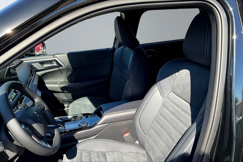 2026 Mitsubishi Outlander LE