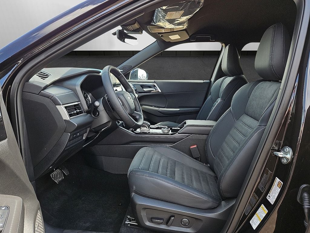 2026 Mitsubishi Outlander LE