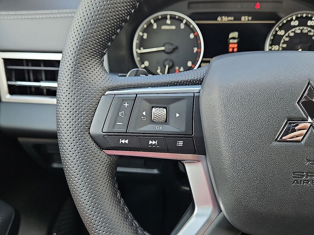 2026 Mitsubishi Outlander LE