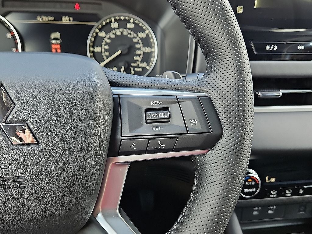 2026 Mitsubishi Outlander LE