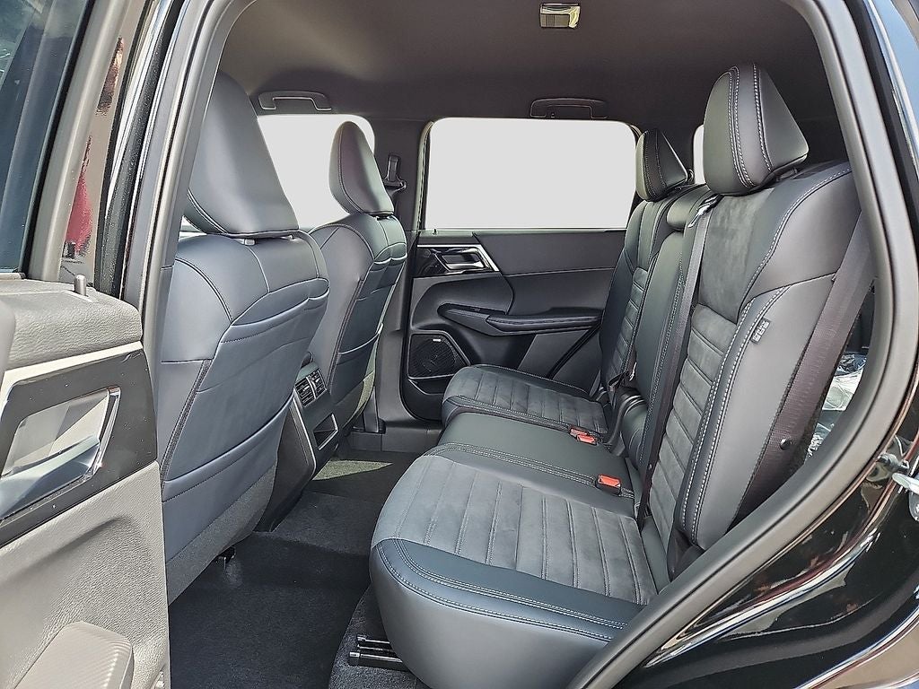 2026 Mitsubishi Outlander LE