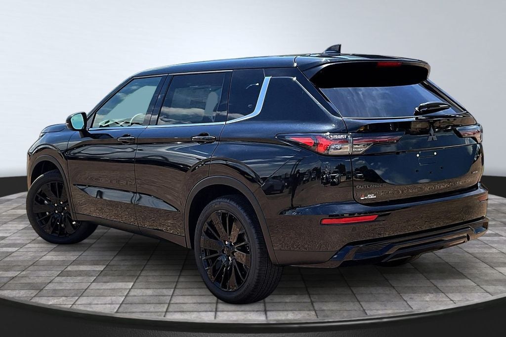 2026 Mitsubishi Outlander LE