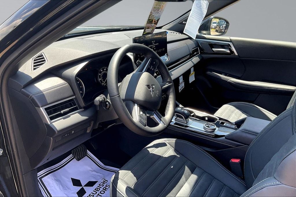 2026 Mitsubishi Outlander LE