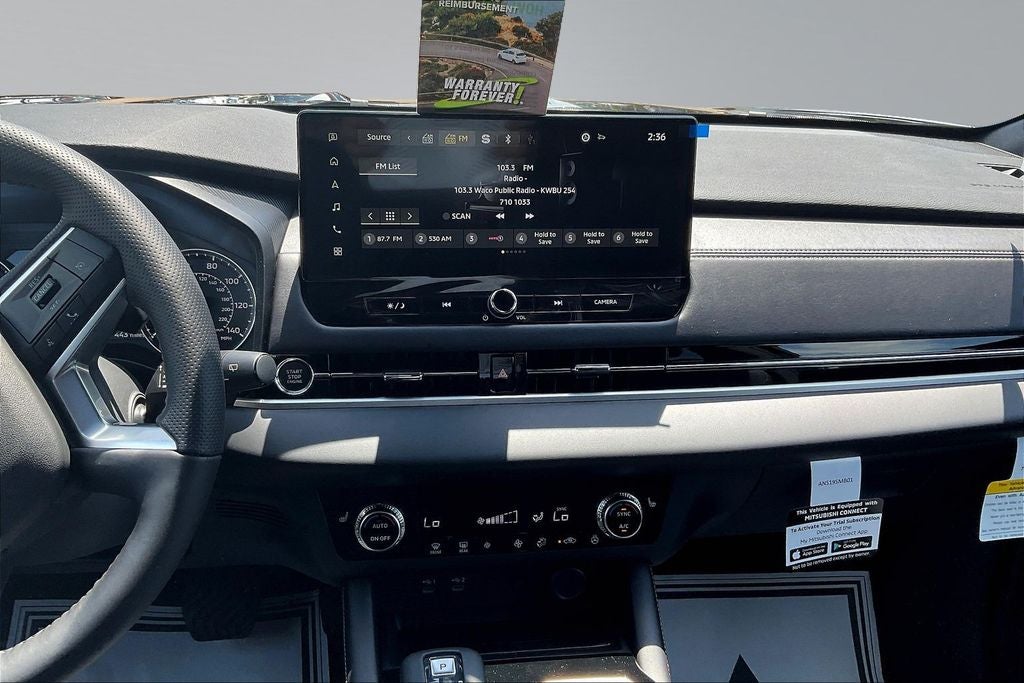 2026 Mitsubishi Outlander LE