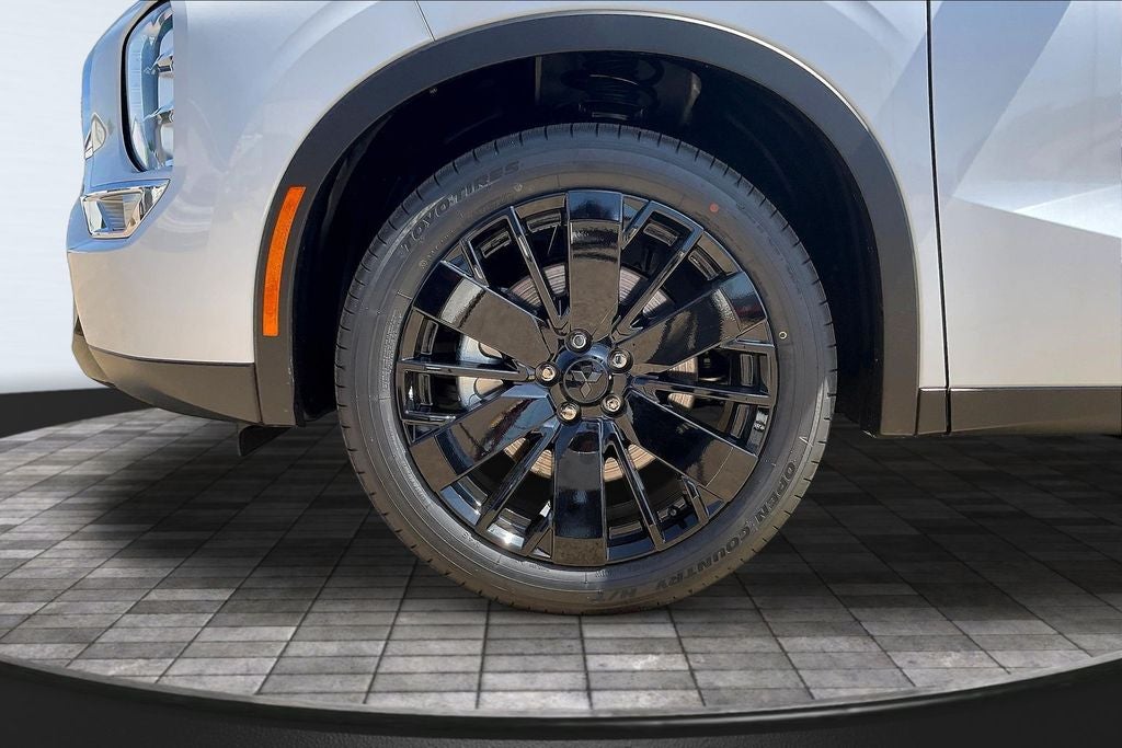 2026 Mitsubishi Outlander LE