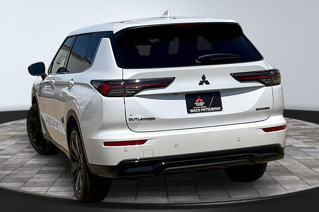 2026 Mitsubishi Outlander LE
