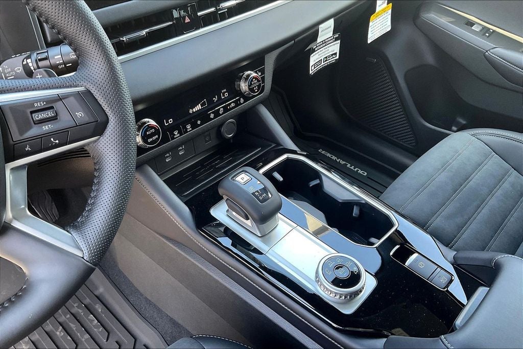 2026 Mitsubishi Outlander LE