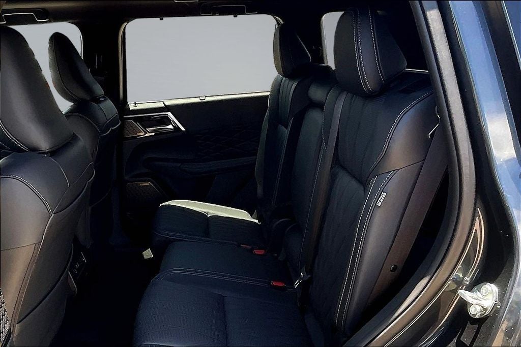 2026 Mitsubishi Outlander Black Edition