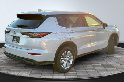 2026 Mitsubishi Outlander ES