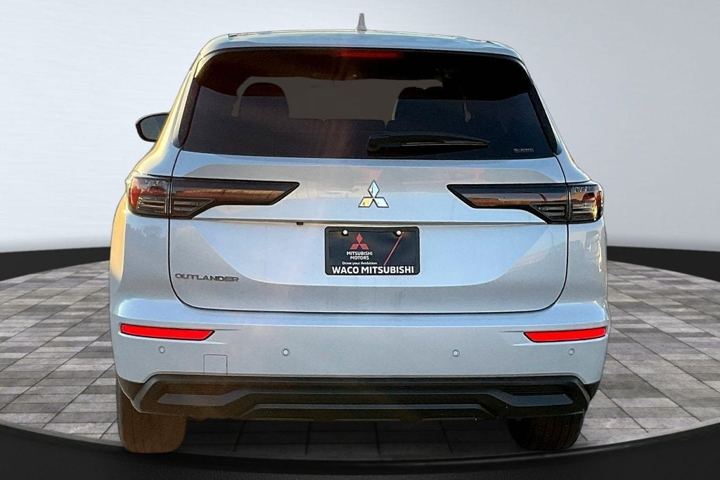 2026 Mitsubishi Outlander ES
