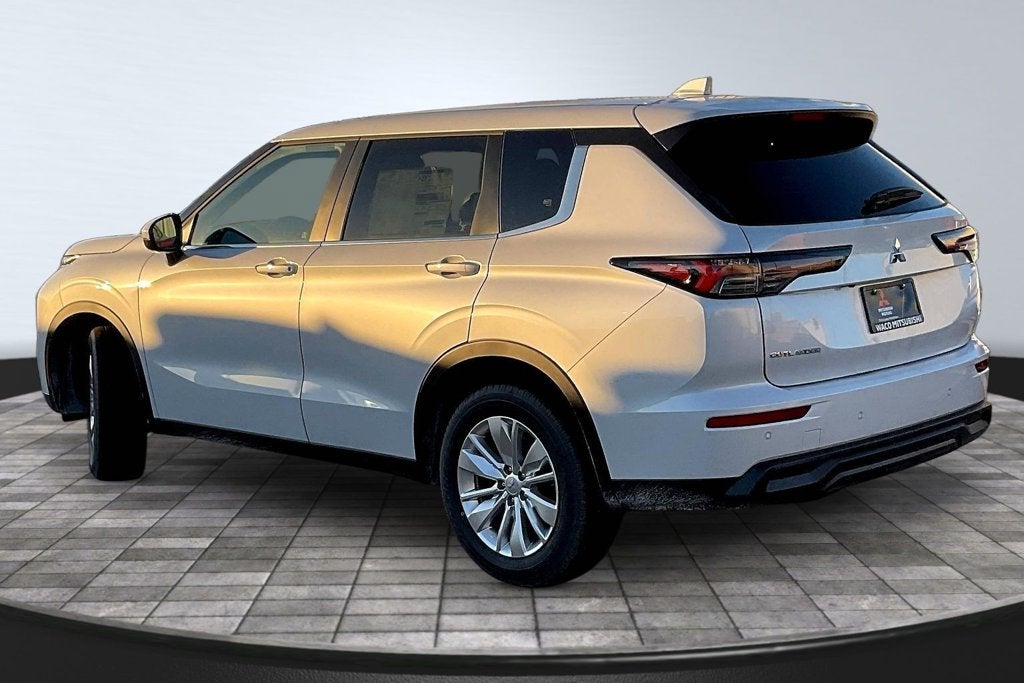 2026 Mitsubishi Outlander ES
