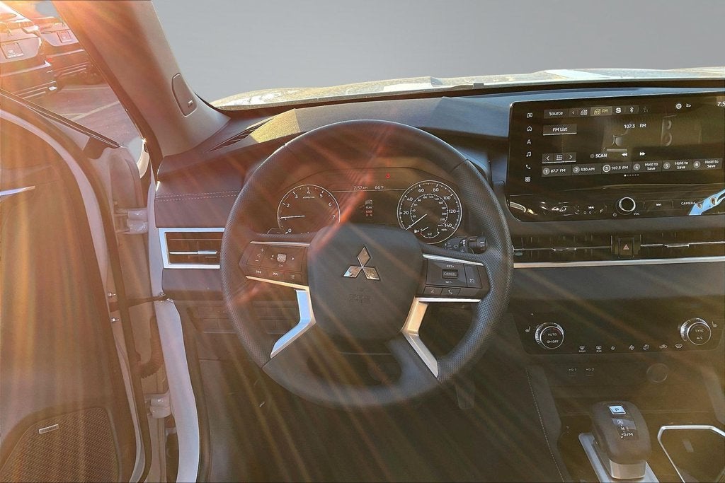 2026 Mitsubishi Outlander ES