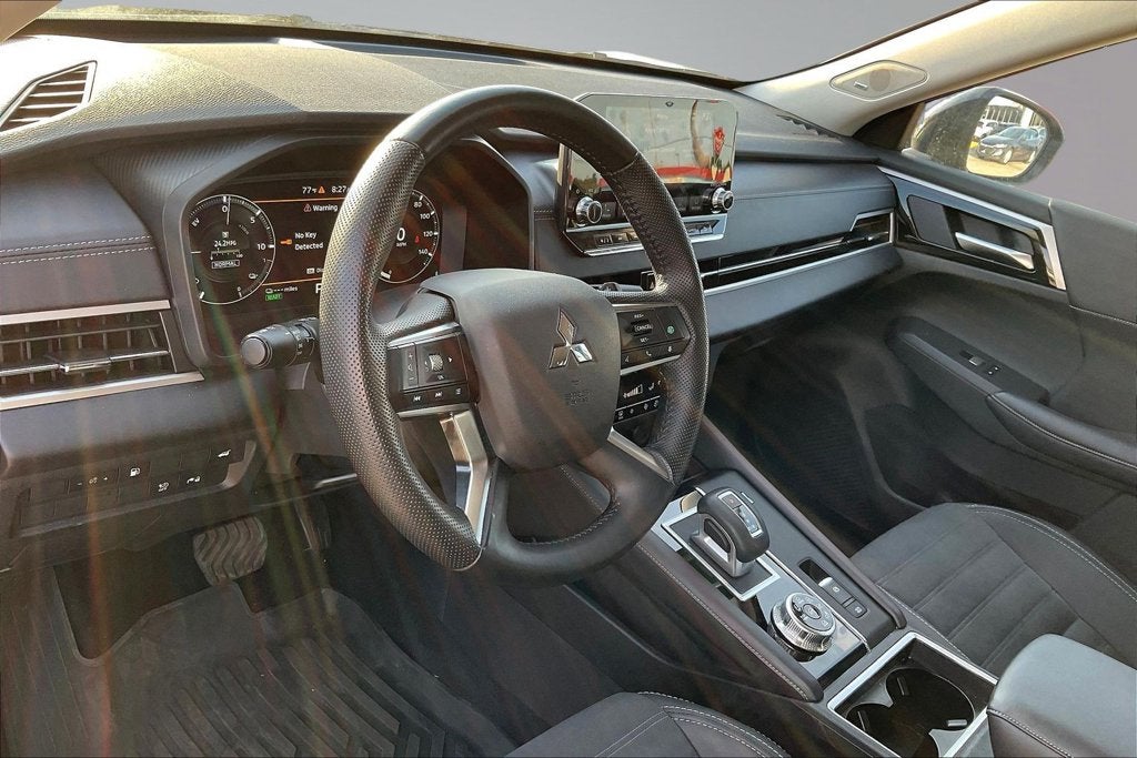 2025 Mitsubishi Outlander PHEV SE