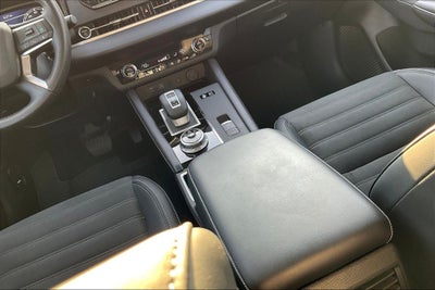 2025 Mitsubishi Outlander PHEV SE