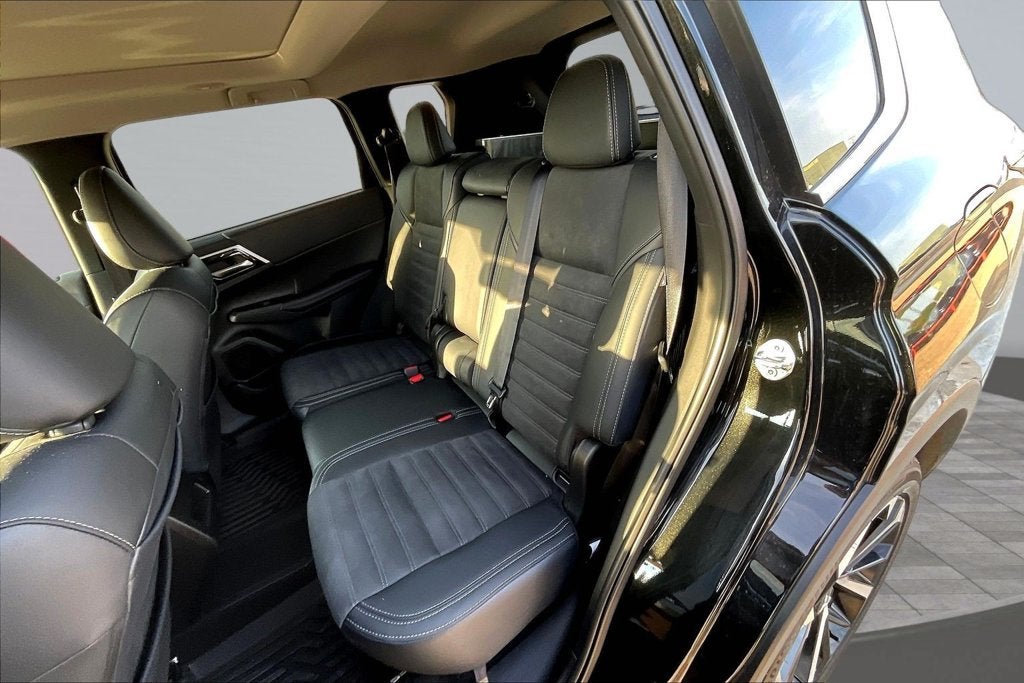 2025 Mitsubishi Outlander PHEV SE