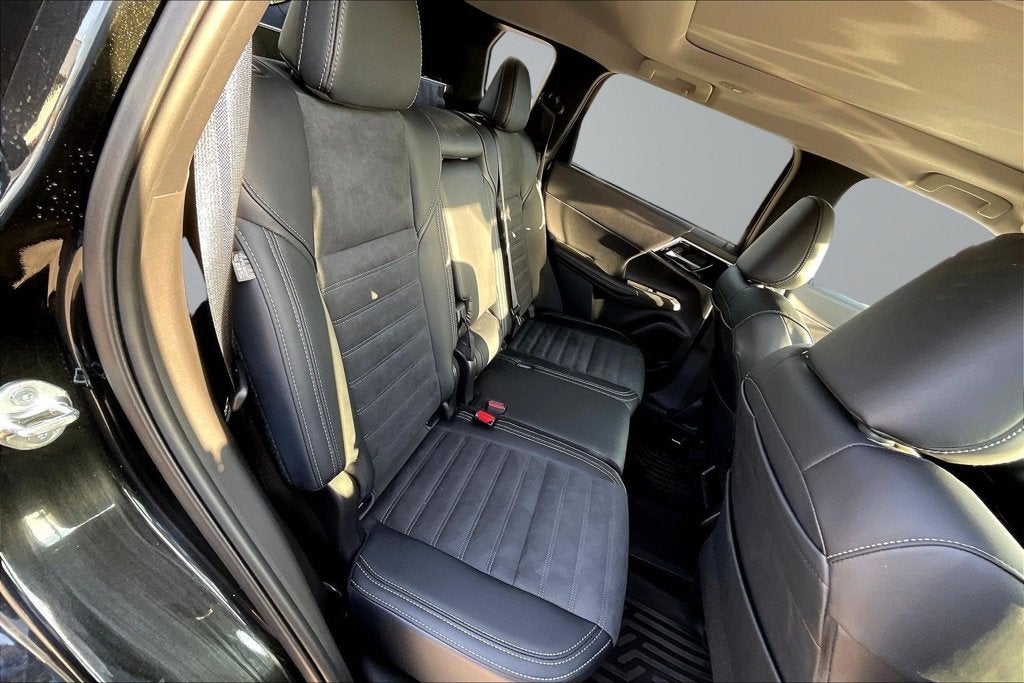 2025 Mitsubishi Outlander PHEV SE