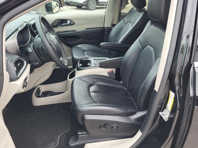 2024 Chrysler Pacifica Hybrid Select