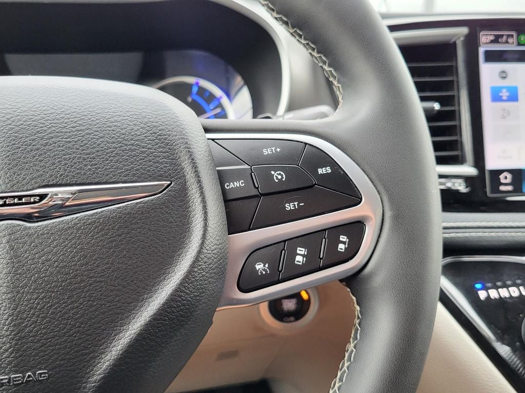 2024 Chrysler Pacifica Hybrid Select