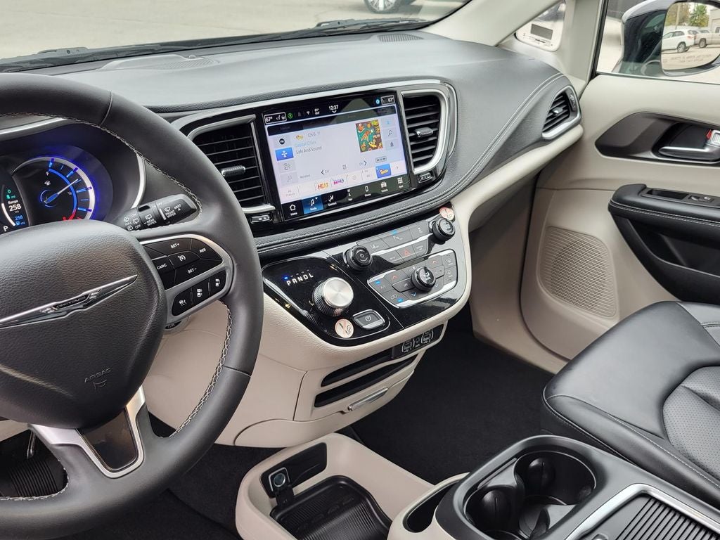 2024 Chrysler Pacifica Hybrid Select