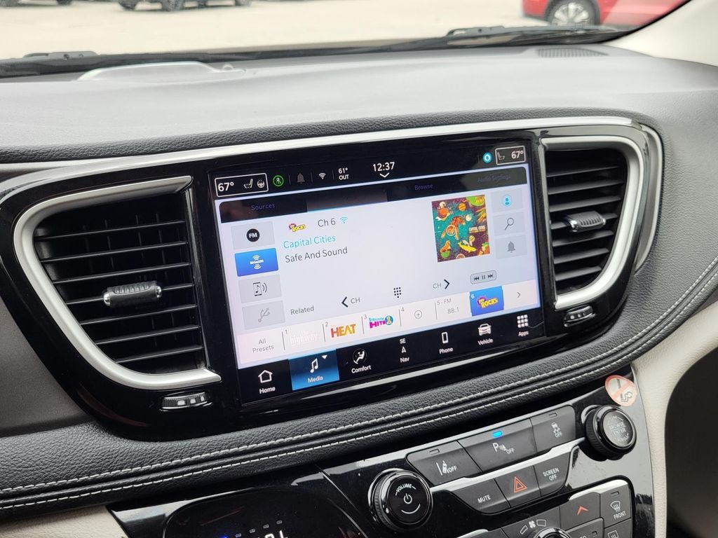 2024 Chrysler Pacifica Hybrid Select