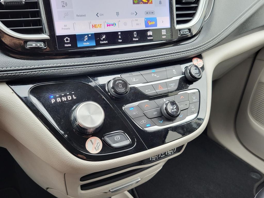 2024 Chrysler Pacifica Hybrid Select