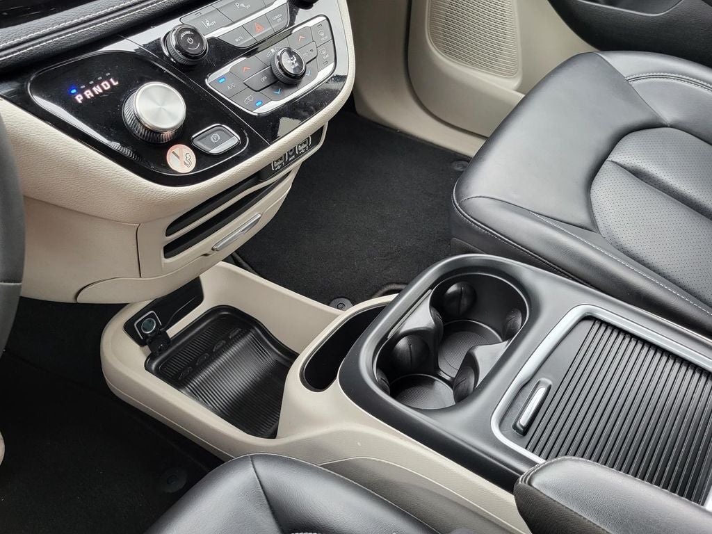 2024 Chrysler Pacifica Hybrid Select